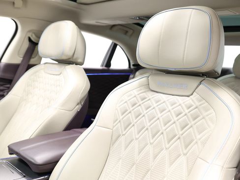 Used 2022 Bentley Flying Spur V8 AWD/4WD image 24
