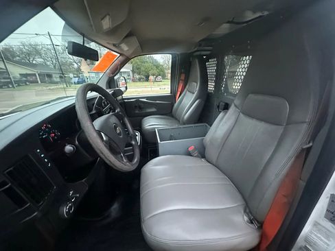 Used 2014 Chevrolet Express 2500 Van 3D image 11