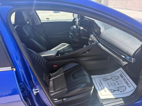 Used 2025 Hyundai Elantra Limited FWD image 19
