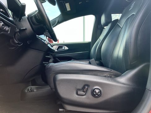 Used 2019 Chrysler Pacifica Touring-L w/ Advanced Safetytec Group FWD image 27