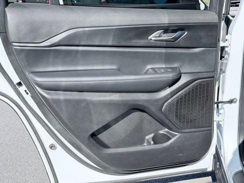 Used 2025 Jeep Grand Cherokee L Laredo w/ Luxury Tech Group I image 32