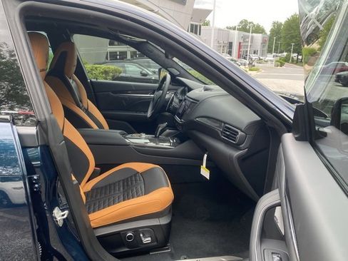 Used 2024 Maserati Levante Trofeo image 38