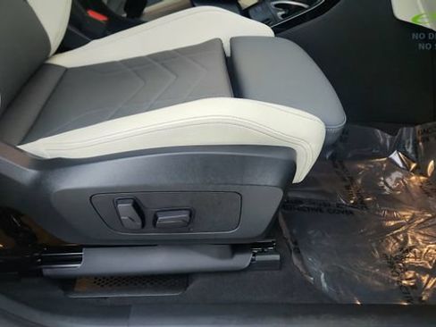 Used 2026 BMW X2 xDrive28i AWD/4WD image 23