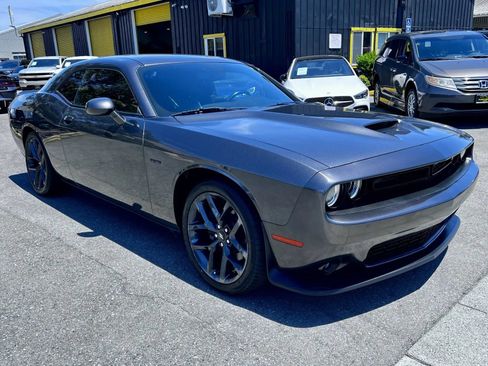 Used 2019 Dodge Challenger R/T w/ Driver Convenience Group RWD image 4