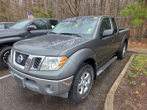 Used 2009 Nissan Frontier SE w/ SE Value Truck Pkg AWD/4WD image 8