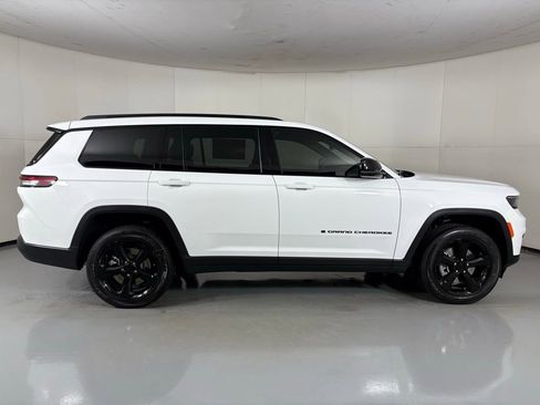 New 2025 Jeep Grand Cherokee L Altitude image 9