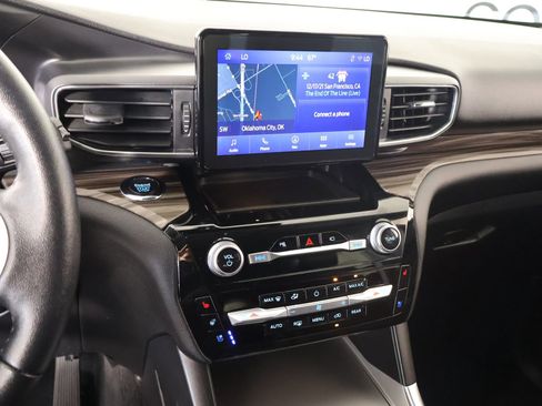 Used 2023 Ford Explorer Limited image 5