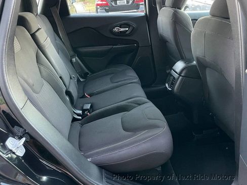 Used 2015 Jeep Cherokee Latitude image 10
