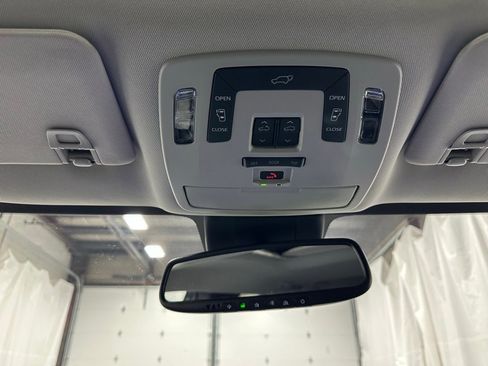 Used 2025 Toyota Sienna XLE image 43