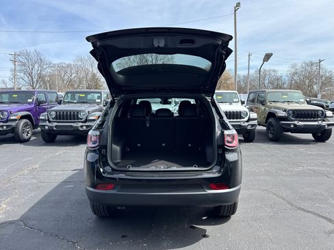 New 2026 Jeep Compass Latitude AWD/4WD image 18