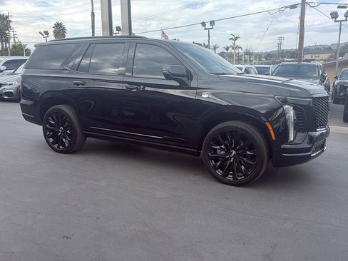 Used 2025 Cadillac Escalade Sport Platinum AWD/4WD image 2