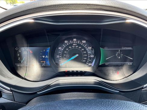 Used 2020 Ford Fusion SE FWD image 21