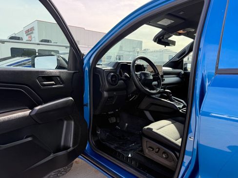 Used 2023 Chevrolet Colorado Trail Boss w/ Technology Package image 16