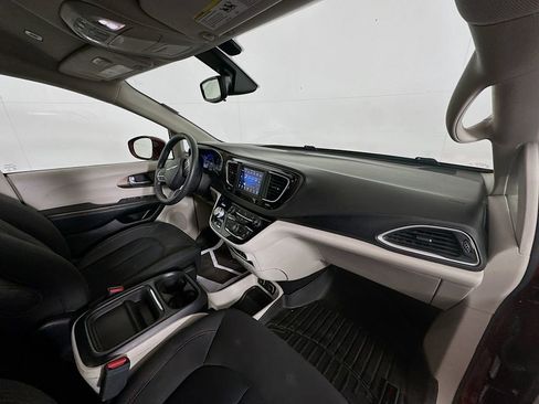 Used 2018 Chrysler Pacifica Touring Plus w/ Tire & Wheel Group image 27