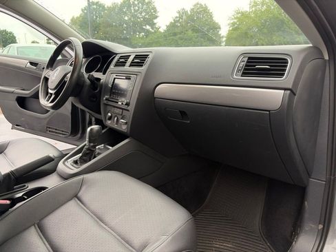 Used 2017 Volkswagen Jetta SE FWD image 24