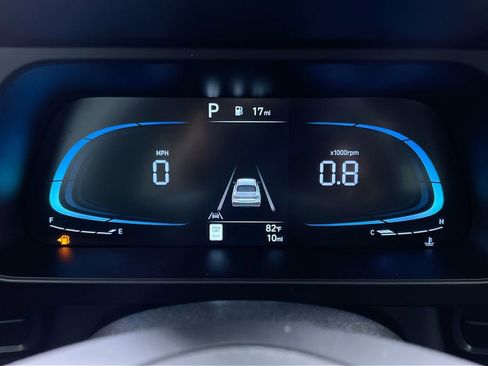 Used 2025 Hyundai Elantra Sport image 17