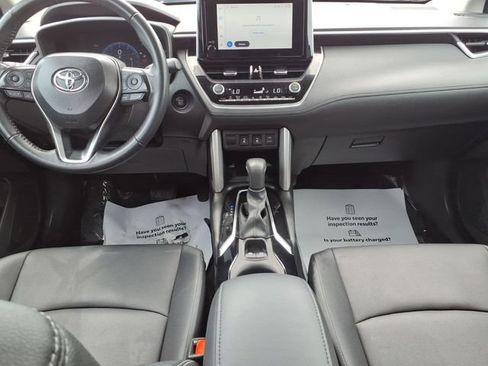 Certified 2025 Toyota Corolla Cross XLE FWD image 11