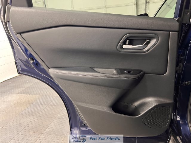 Used 2025 Nissan Rogue SV AWD/4WD image 27