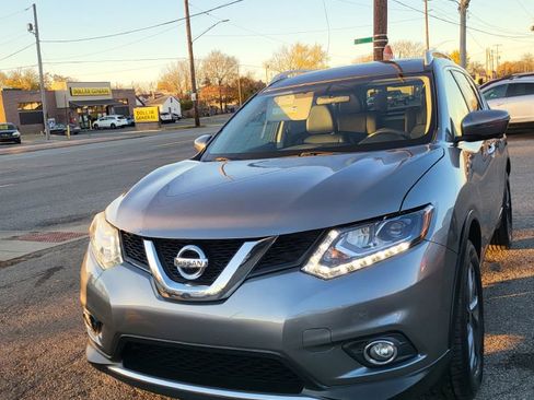 Used 2016 Nissan Rogue SL w/ SL Premium Package image 2