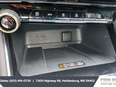 Used 2026 Chevrolet Traverse LT FWD image 24