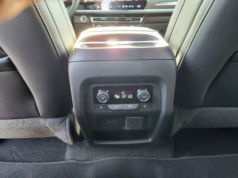 New 2026 Chevrolet Traverse High Country image 11