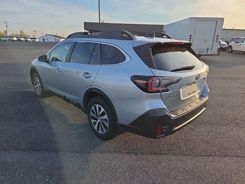 Used 2021 Subaru Outback Premium image 2