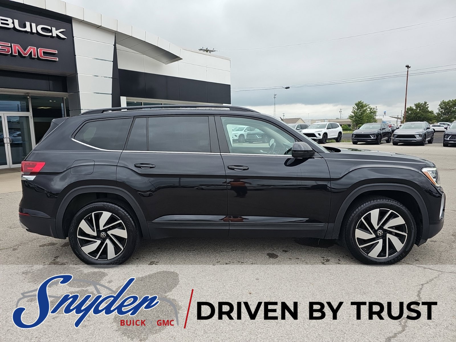 Used 2024 Volkswagen Atlas SE FWD image 8