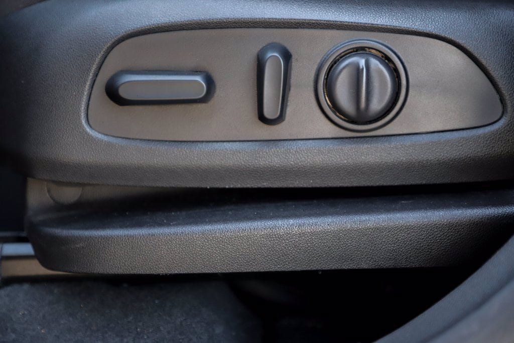 Used 2019 GMC Terrain SLE w/ Driver Convenience Package AWD/4WD image 11