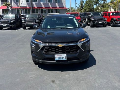 Used 2025 Chevrolet Trax LS image 6