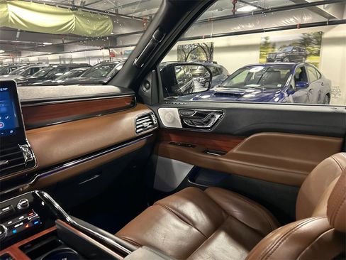 Used 2022 Lincoln Navigator Reserve image 24