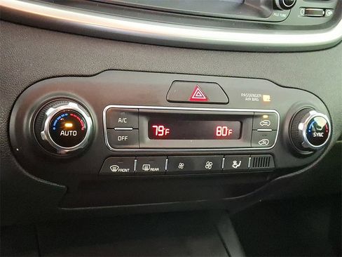 Used 2019 Kia Sorento LX image 22