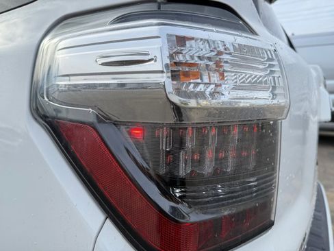 Used 2018 Toyota 4Runner SR5 image 32