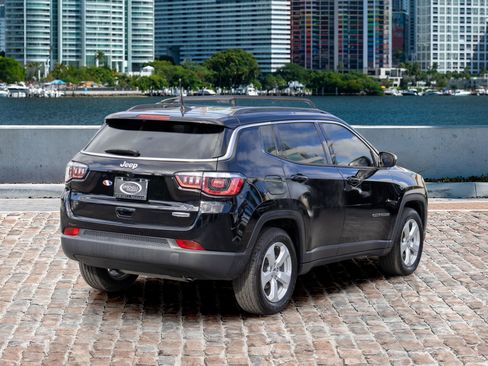 Used 2020 Jeep Compass Latitude image 5