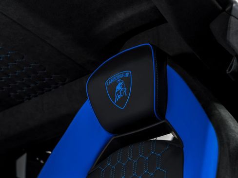 Used 2025 Lamborghini Revuelto AWD/4WD image 19
