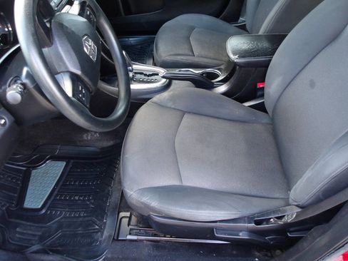 Used 2013 Dodge Avenger SE image 5