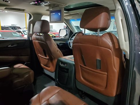 Used 2017 Cadillac Escalade ESV Premium Luxury RWD image 21