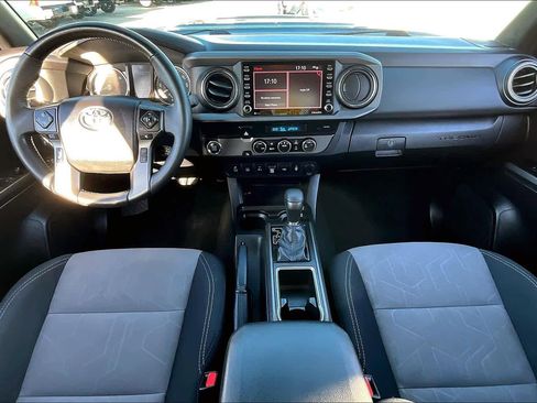 Used 2021 Toyota Tacoma TRD Sport w/ Technology Package image 16