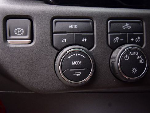 Used 2022 Chevrolet Silverado 1500 LT AWD/4WD image 35