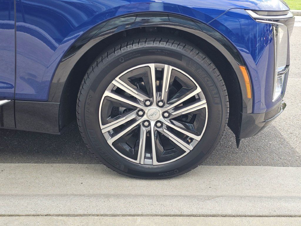 Certified 2024 Cadillac Lyriq Luxury AWD/4WD image 9