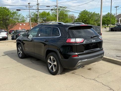 Used 2021 Jeep Cherokee Limited image 8