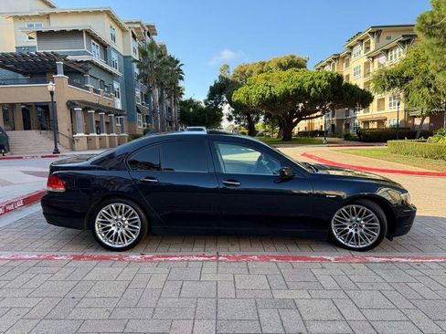 Used 2007 BMW 750i RWD image 9