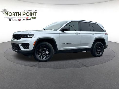 Certified 2025 Jeep Grand Cherokee Altitude AWD/4WD image 1