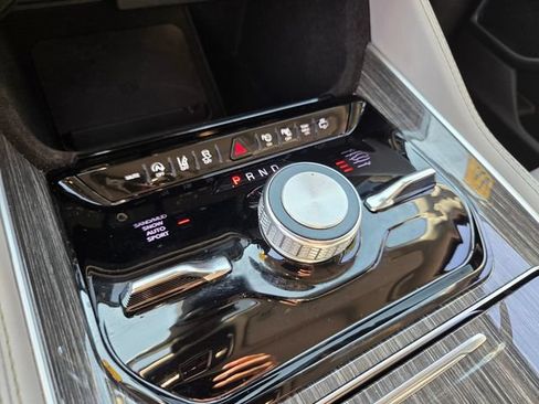 Used 2022 Jeep Wagoneer Series II w/ Convenience Group I AWD/4WD image 29