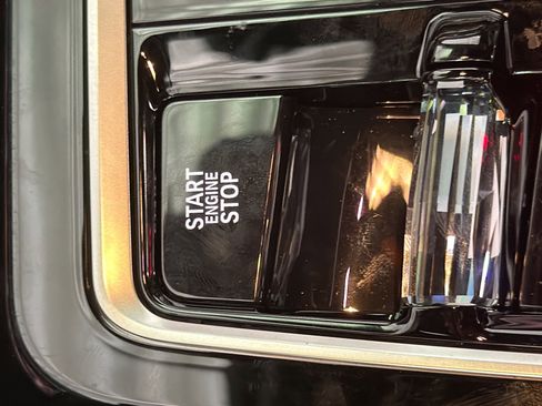 New 2026 BMW 750e xDrive image 33