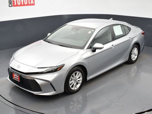 Used 2025 Toyota Camry LE image 24