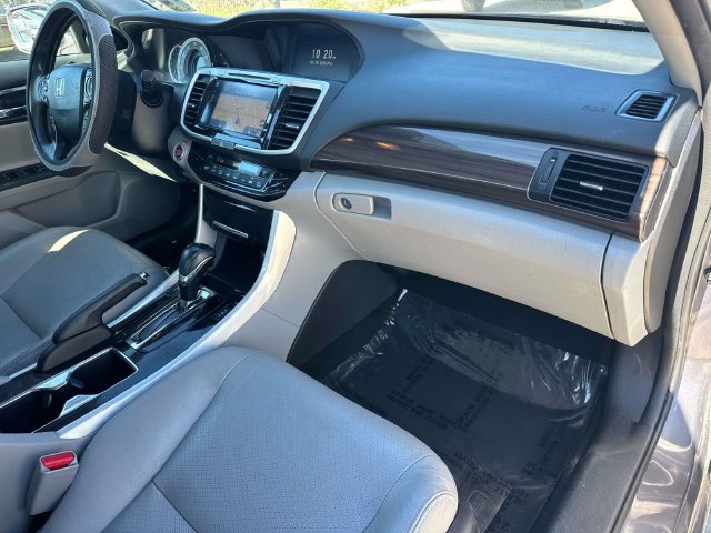 Used 2017 Honda Accord EX-L image 16