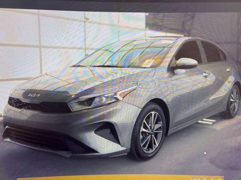Used 2023 Kia Forte LXS w/ LXS Technology Package FWD image 1