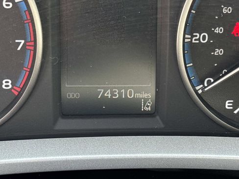 Used 2017 Toyota RAV4 LE FWD image 27