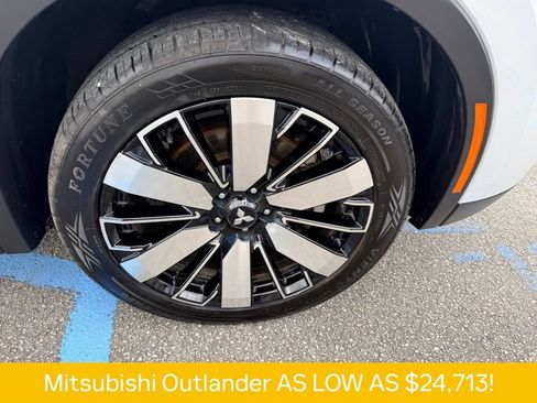 Used 2025 Mitsubishi Outlander SE AWD/4WD image 35