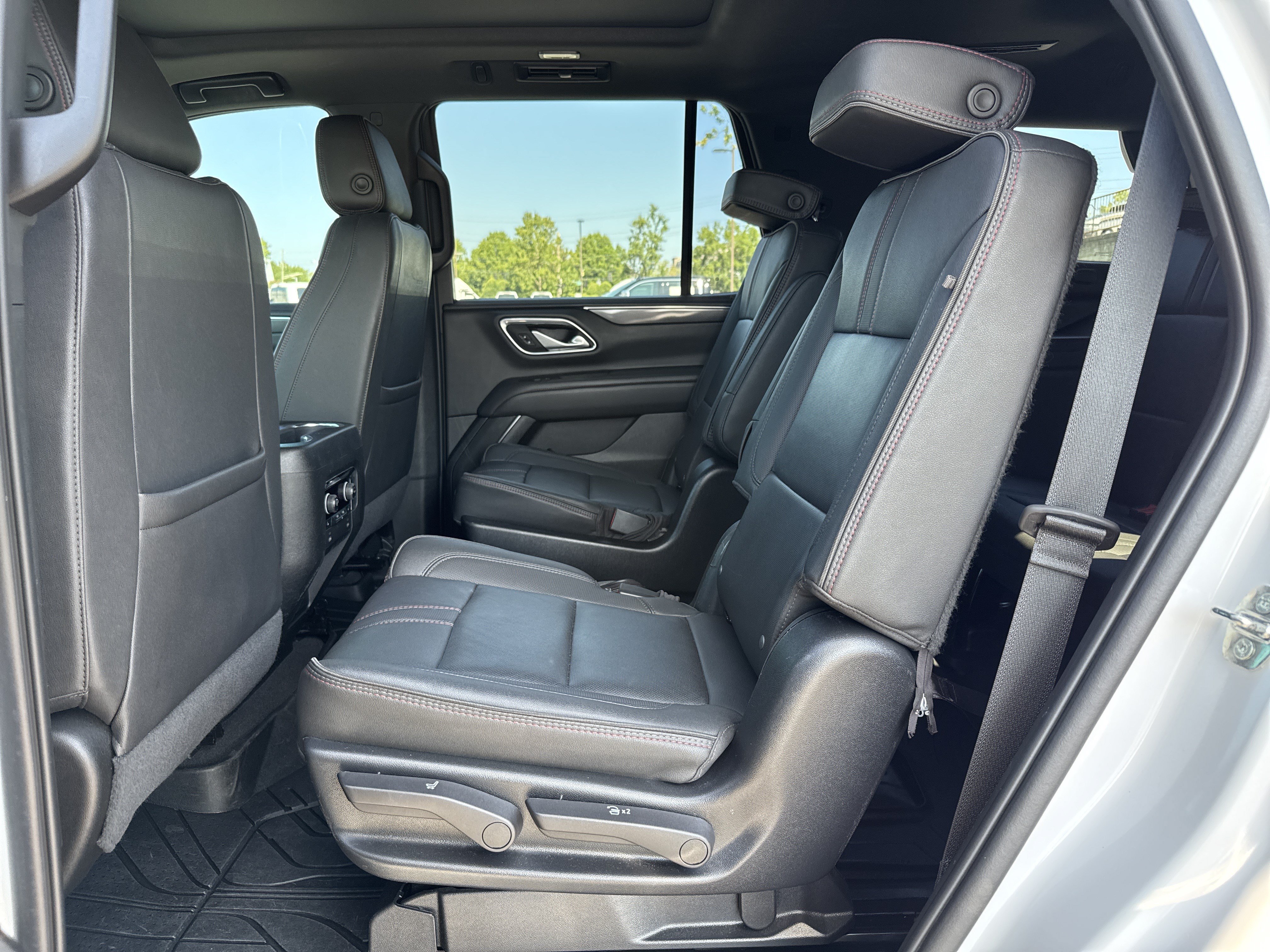 Used 2022 Chevrolet Tahoe RST w/ Sport Performance Package AWD/4WD image 32